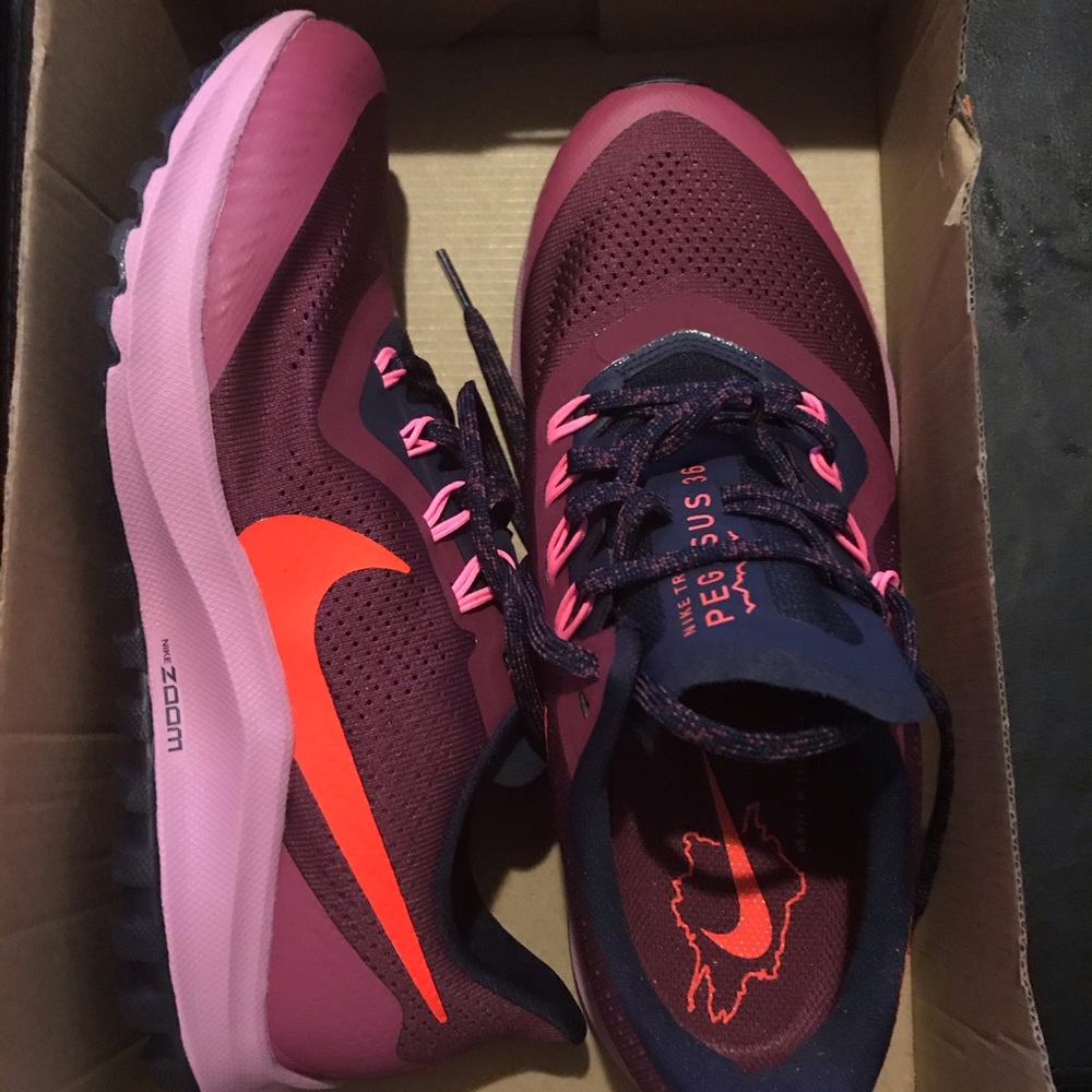Women’s Nike sneakers